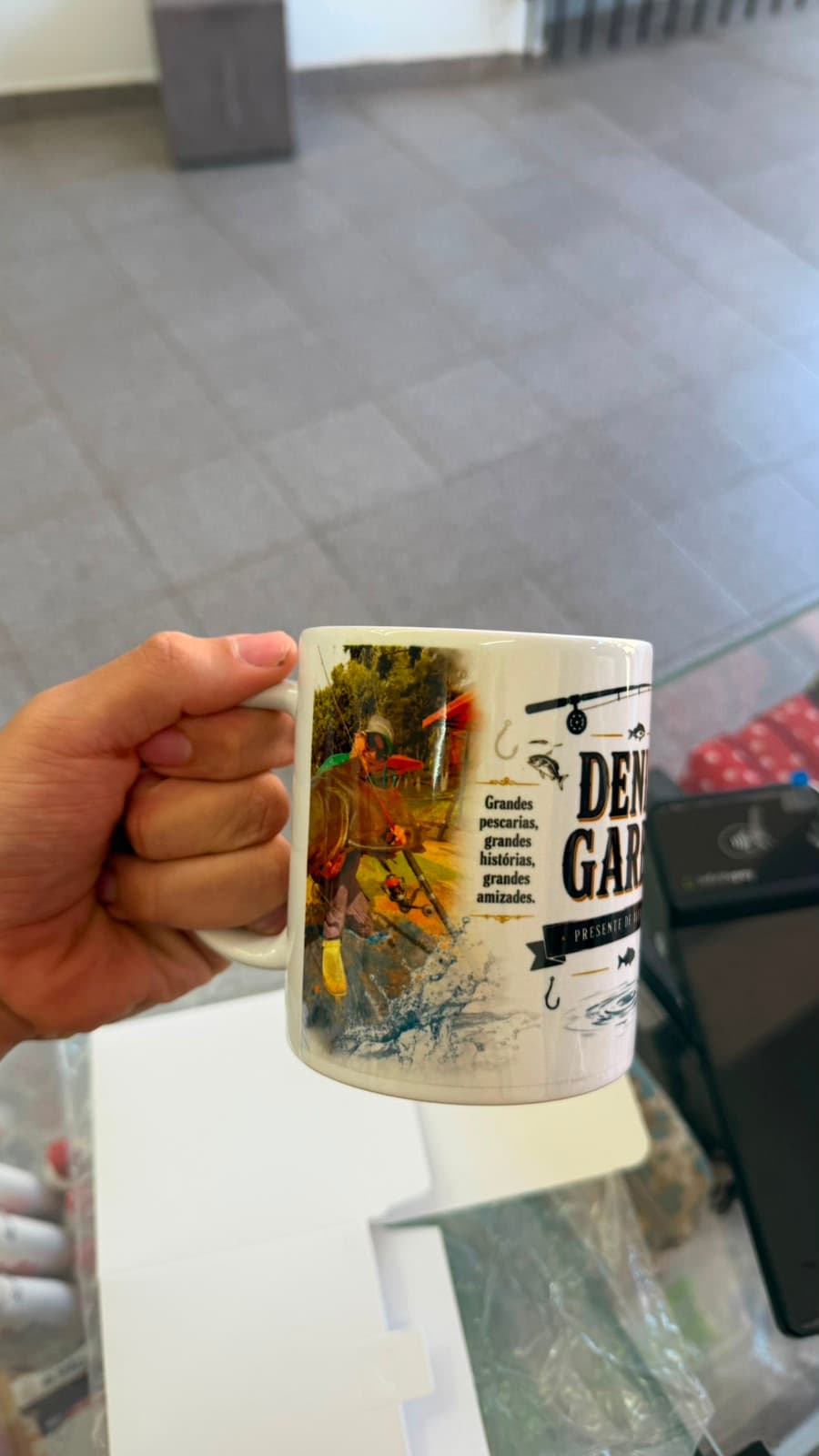 Exemplo 1 — Caneca Branca Personalizada