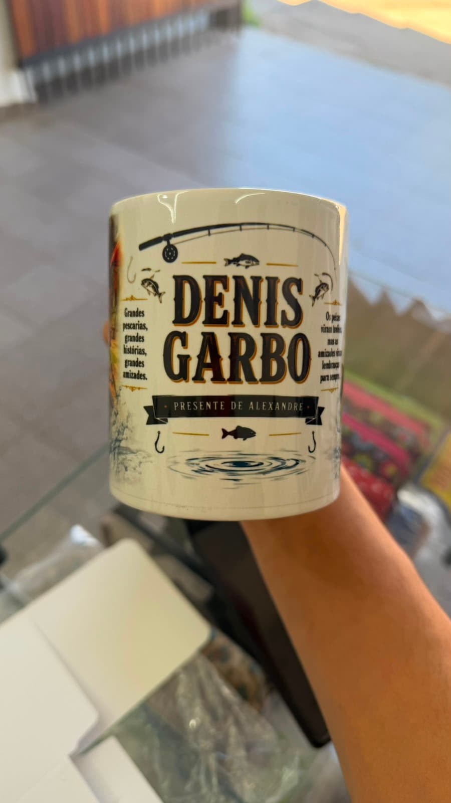 Exemplo 2 — Caneca Branca Personalizada