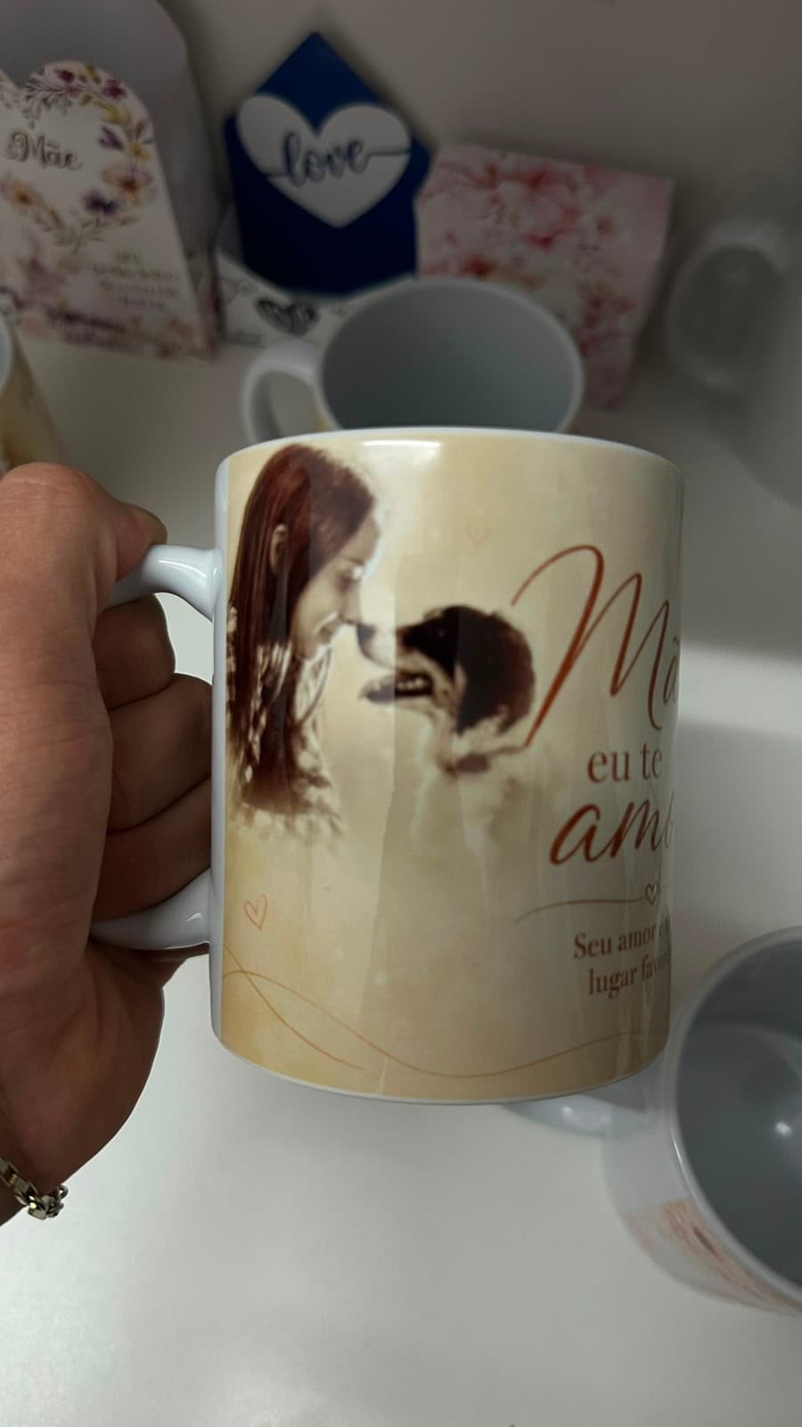 Exemplo 5 — Caneca Branca Personalizada